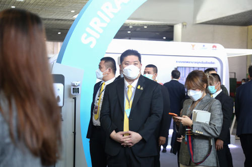 สำนักงาน กสทช. สนับสนุนโครงการ “ศิริราชต้นแบบโรงพยาบาลอัจฉริยะระดับโลกด้วยเทคโนโลยีเครือข่าย 5G” เพื่อนำเทคโนโลยี 5G มาใช้ประโยชน์ ยกระดับการรักษาพยาบาล ช่วยให้คนในพื้นที่ห่างไกลเข้าถึงการรักษา เป็นจุดเริ่มต้นของการนำเทคโนโลยี 5G มาใช้ประโยชน์อย่างเป็นรูปธรรม