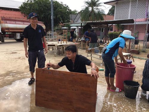 ร่วมกับชมรมจิตอาสาสำนักงาน กสทช.ฟื้นฟูโรงเรียนอนุบาลบางสะพาน ที่ประสบภัยน้ำท่วม อ.บางสะพาน