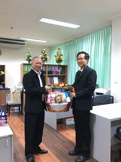 เข้าพบผู้ว่าราชการจังหวัดชุมพร เพื่อขอพรปีใหม่